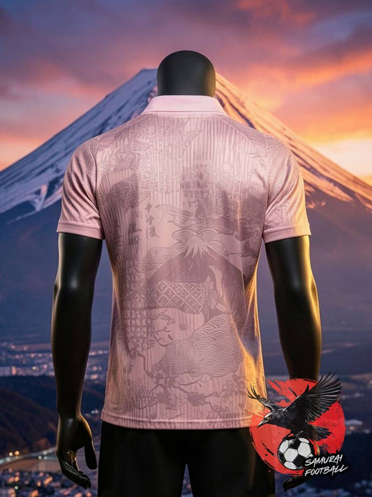 Dos du maillot du Japon Fuji Rose - motifs traditionnels japonais en relief sur fond rose poudré, Mont Fuji au coucher de soleil en arrière-plan