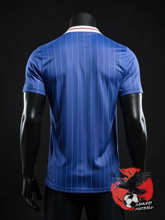 Dos du maillot du Japon Vintage - coupe épurée bleu à rayures blanches avec col blanc et rouge