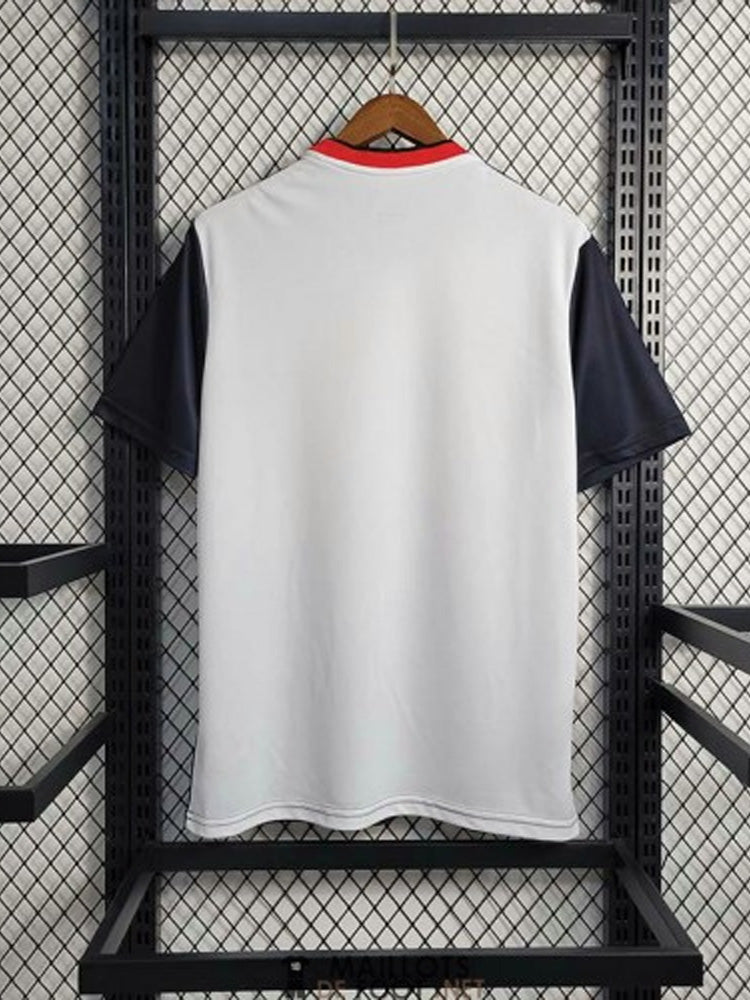 Dos du maillot du Japon avec un samouraï et le soleil-levant rouge en arrière-plan