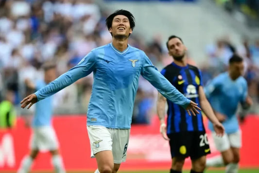 Joueur de football japonais jouant à la Lazio Rome