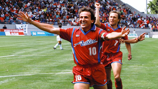 Zico célébrant un but au Japon