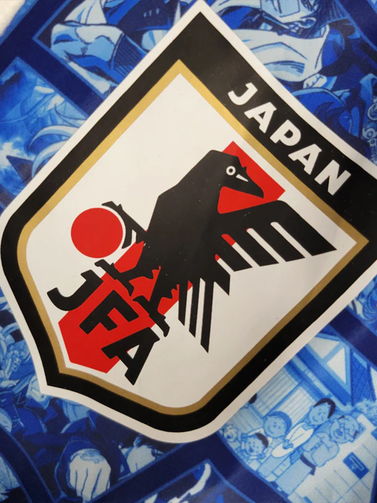 logo du japon sur la Veste bleue de survêtement légère à capuche de l'équipe du Japon version Mangas avec plusieurs extraits des mangas les plus célèbres