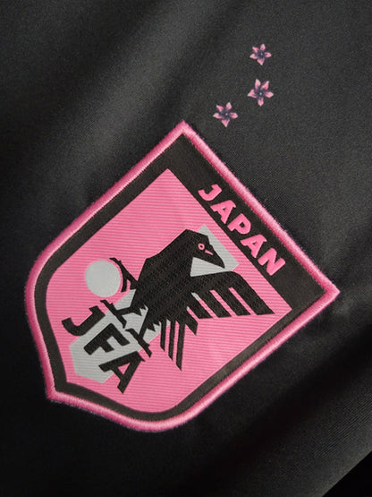 Logo du Maillot de football concept de l'équipe du Japon, noir et rose, avec un dragon noir et des sakuras roses