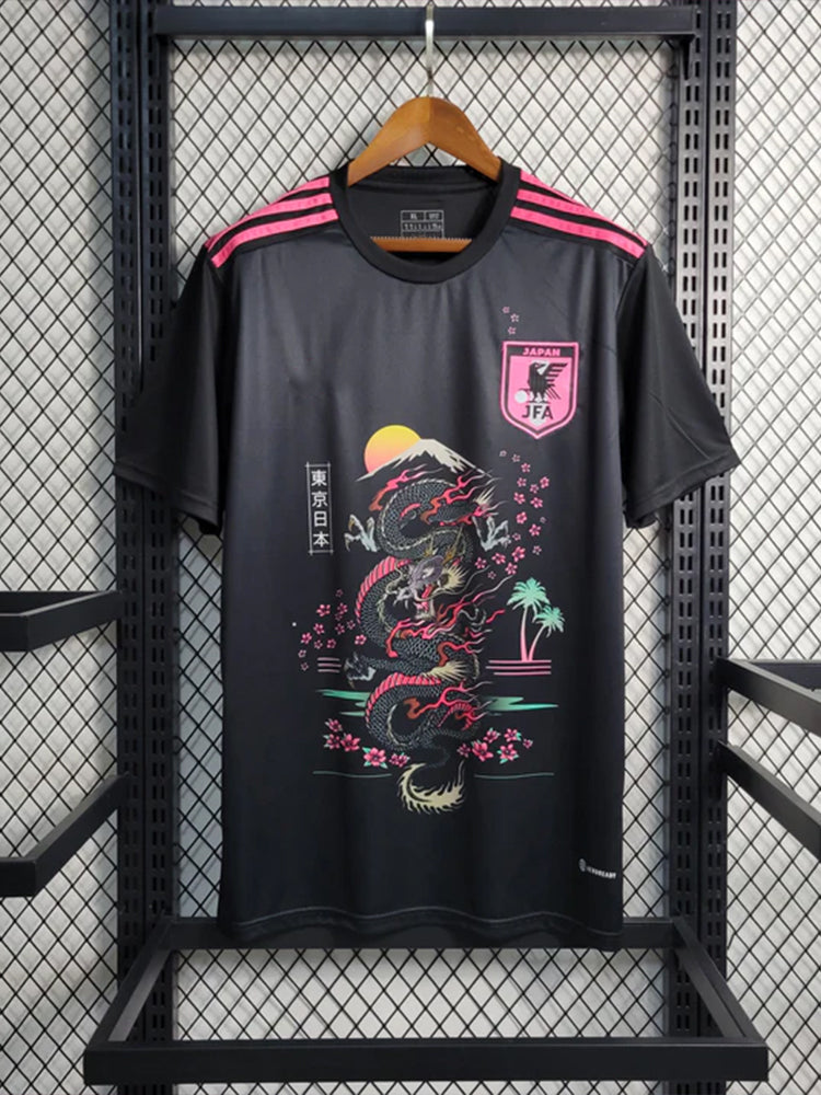Maillot de football concept de l'équipe du Japon, noir et rose, avec un dragon noir et des sakuras roses