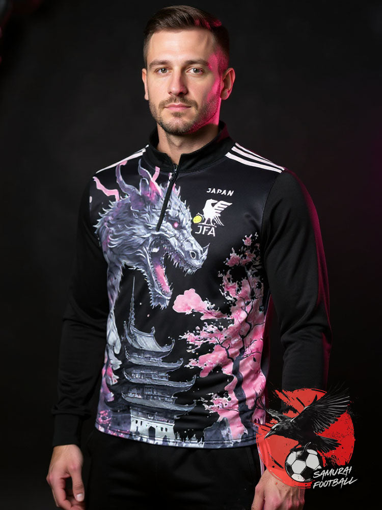 Homme portant un survêtement du Japon noir avec un dragon rose