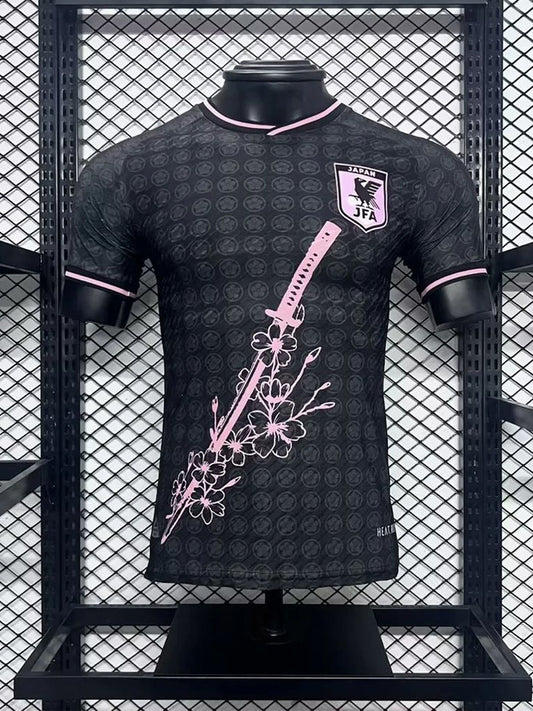 Maillot du Japon noir avec un katana rose