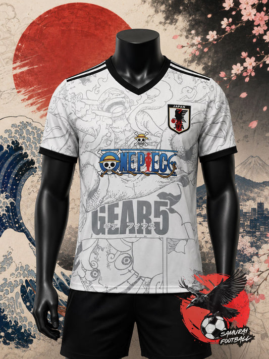 Maillot du Japon de One Piece avec Luffy en arrière-plan sous sa forme de Gear 5