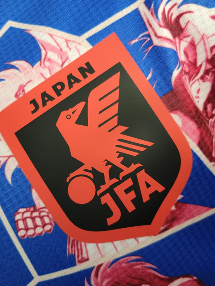 logo du maillot de football concept bleu et rouge de l'équipe du Japon version Saint-Seiya avec les personnages du Chevalier du Zodiaque