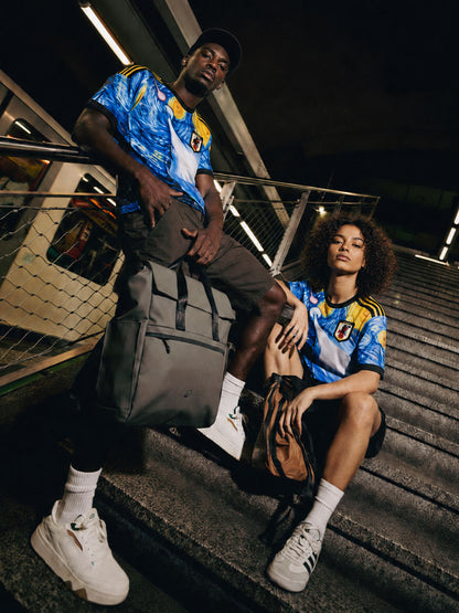 Couple portant les maillots du Japon Goku vs Vegeta style Van Gogh