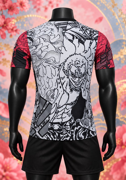 Maillot du Japon Doflamingo One Piece vu de dos sur mannequin noir, planches de manga noir et blanc, manches rouges et fond floral abstrait rose et doré