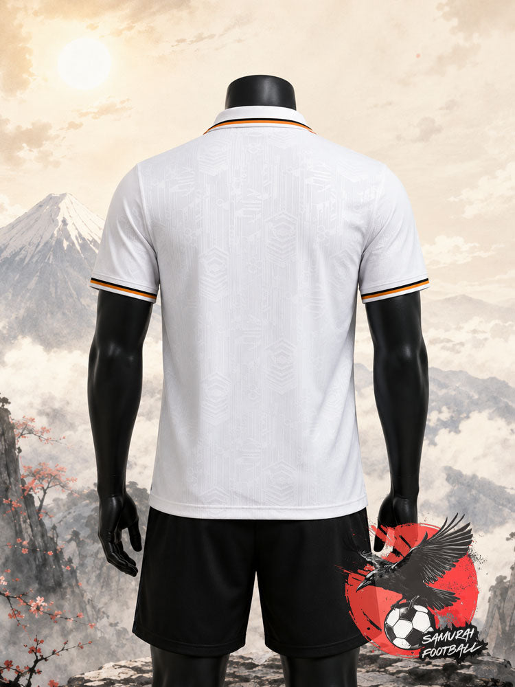 Polo de foot Japon Dragon Ball blanc, vue de dos avec col et liseré orange