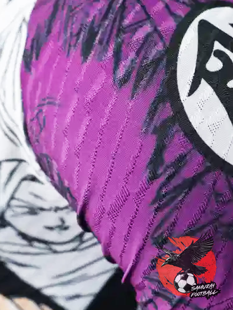 Zoom sur les manches du maillot du Japon représentant Gohan dans Dragon Ball Z