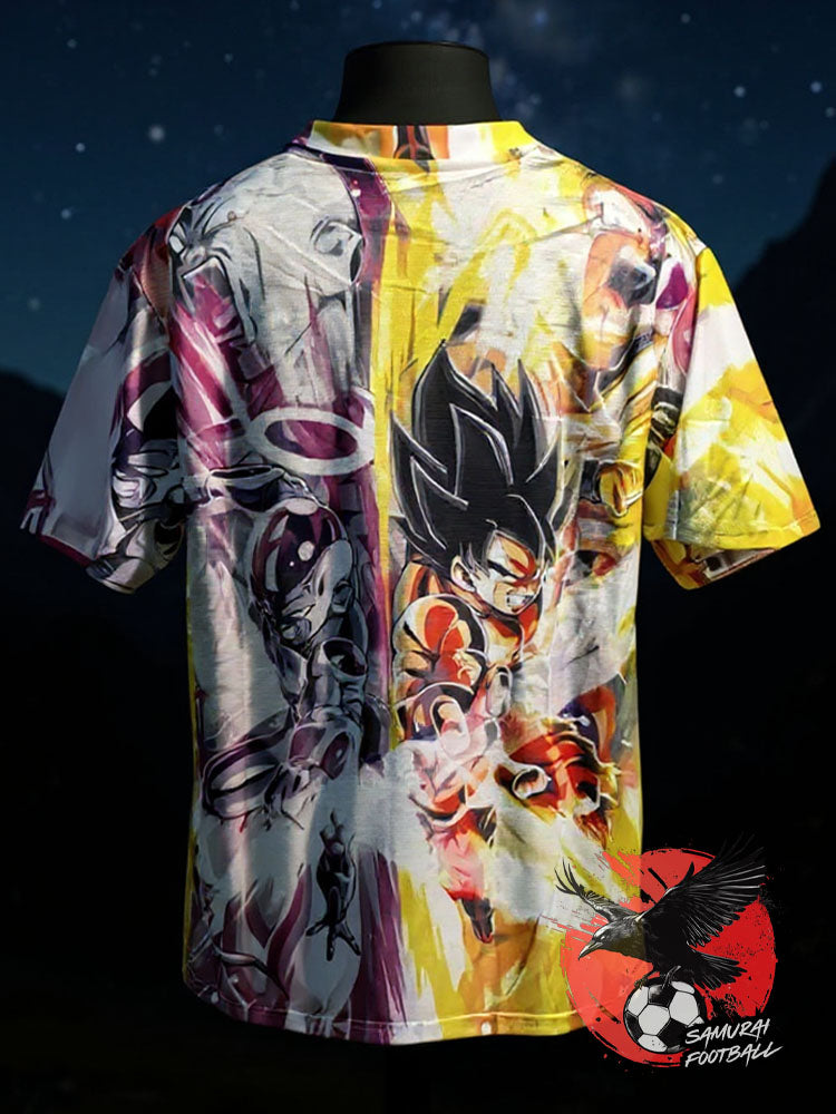 maillot du Japon Goku vs Freezer Dragon Ball Super avec duel illustré en jaune et violet.