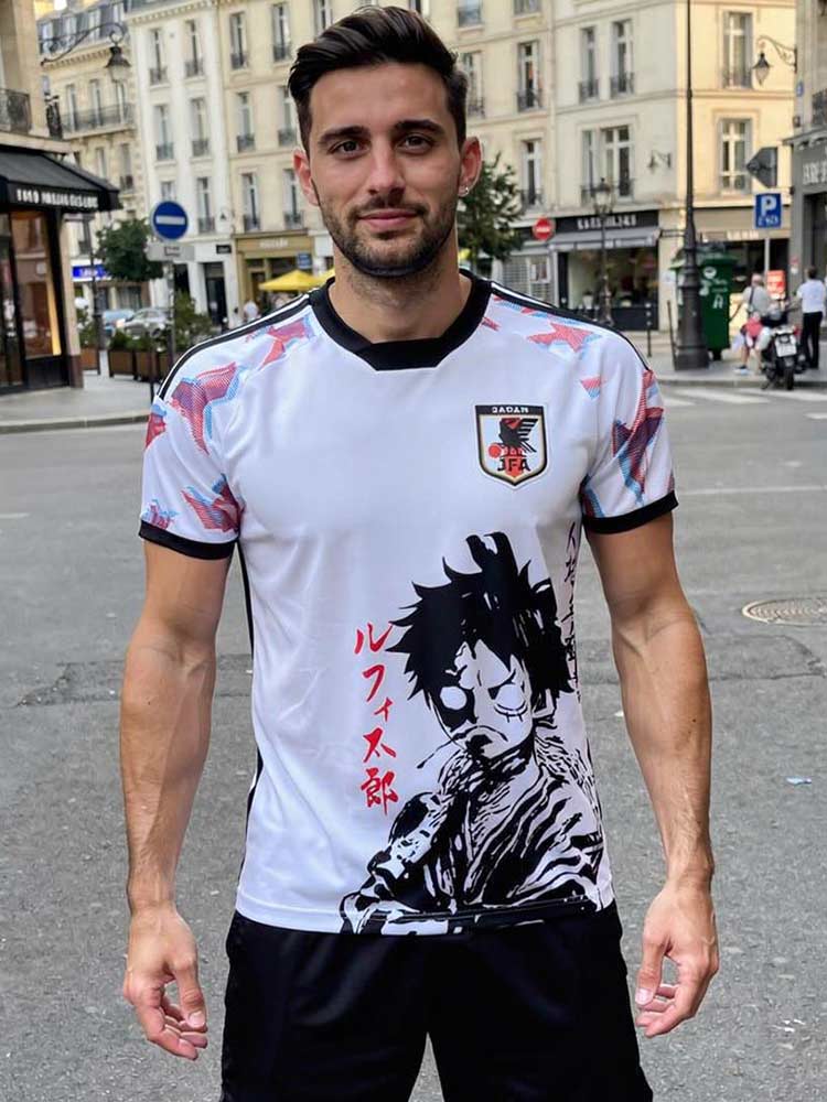 Maillot Japon Monkey Luffy face blanc 2026 porté par un homme