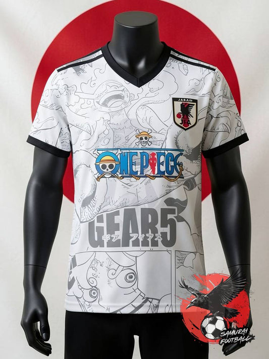 Maillot du Japon de One Piece avec Luffy en arrière-plan sous sa forme de Gear 5