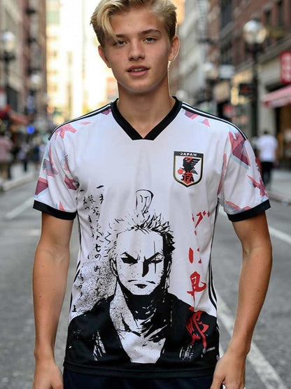 Maillot Japon Roronoa Zoro face blanc 2026 porté dans la rue par un enfant