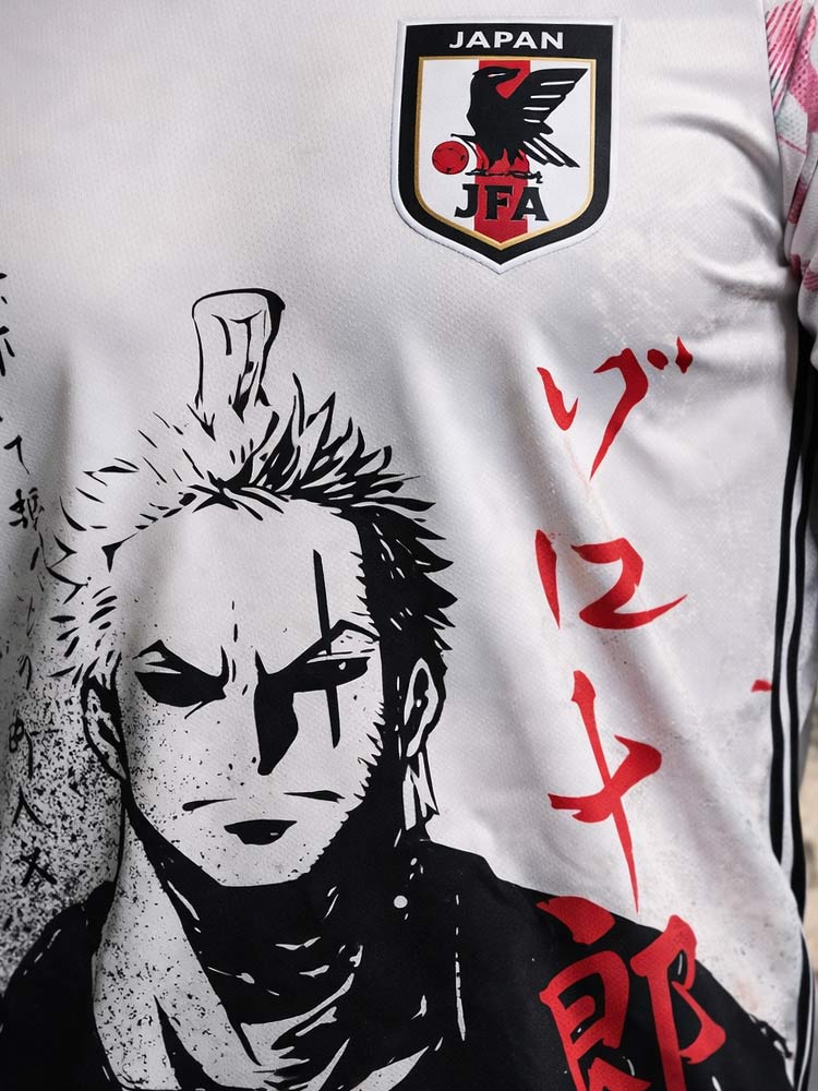 Maillot Japon Roronoa Zoro face blanc 2026 design manga noir rouge écusson JFA