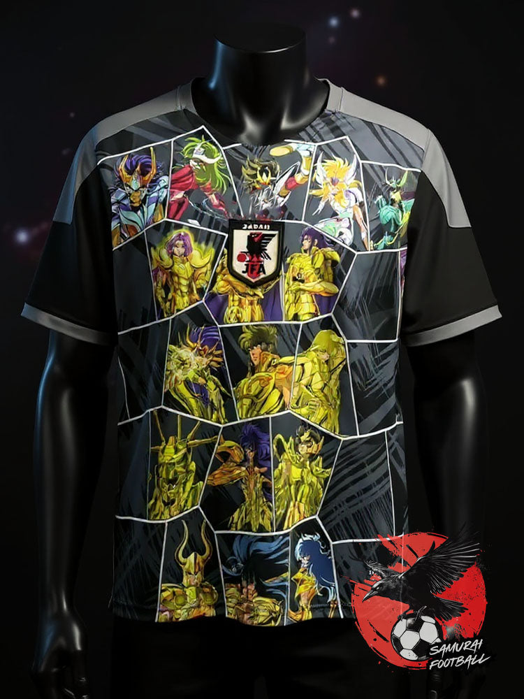 maillot du Japon Saint Seiya doré avec les douze Chevaliers d’Or sur le torse.