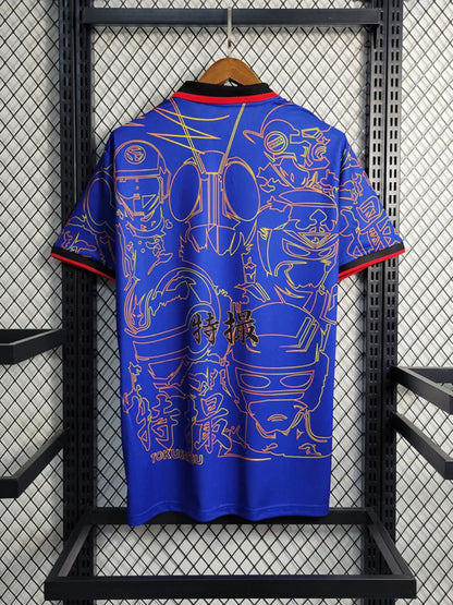 Dos du maillot de football concept bleu et noir style vintage et rétro de l'équipe du Japon version Tokutatsu avec des motifs de robots