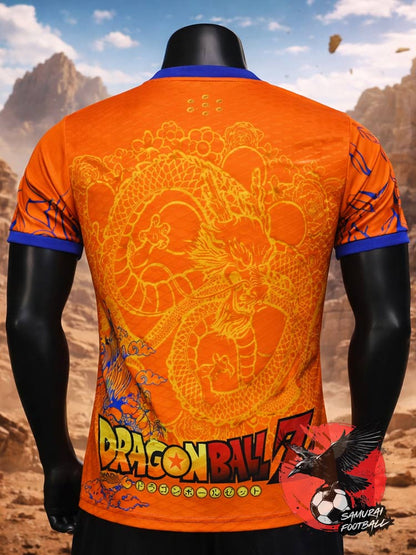 Maillot du Japon orange de Vegeta dans Dragon Ball Super avec le dragon Shenron en fond